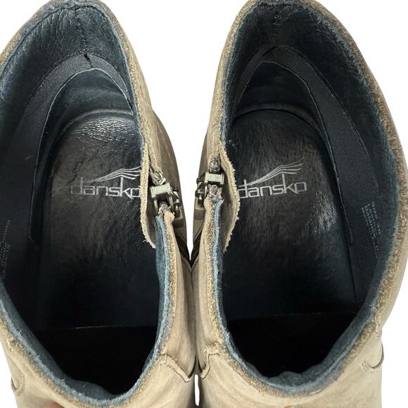 Boots - Picture 3 of 7